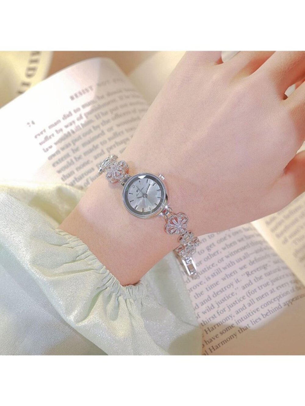 Women's Silver White Analog Quartz Vintage Hollow Four Leaf Chain Bracelet Watch - Picture 3 of 6